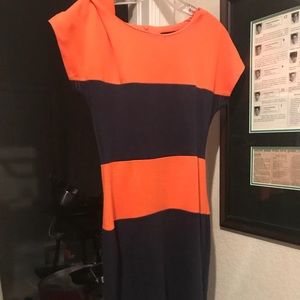 Colorful Midi dress. Fitted.